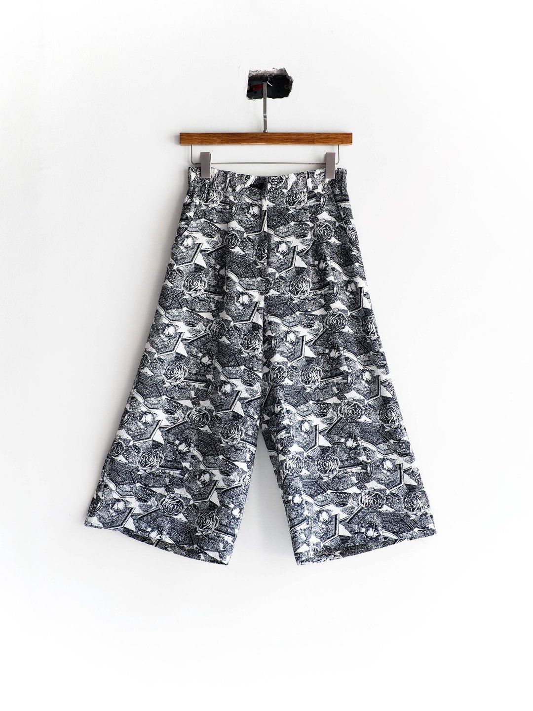 河水山 - 夏季恋日凡尔赛玫瑰 古董丝质宽裤 古着 pants vintage - 女装长裤 - 丝．绢 黑色