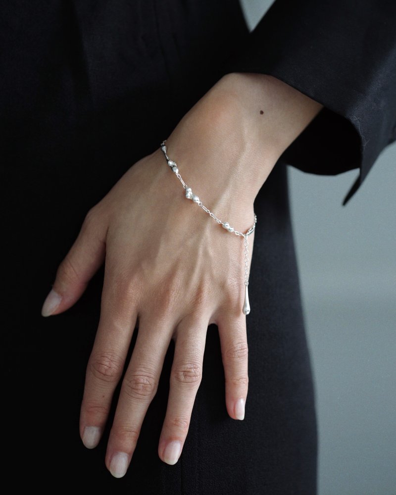 Droplets silk Bracelet 雨珠丝手链 - 手链/手环 - 纯银 银色