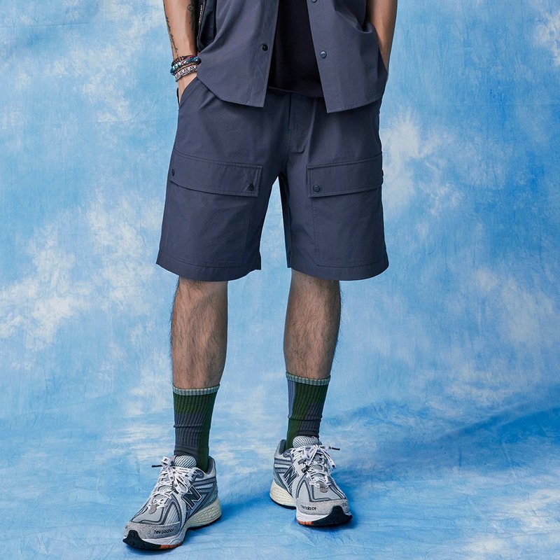 EDWIN 男款 橘标 凉感机能宽版短裤 (暗灰色) #裤子 - 男士短裤 - 棉．麻 灰色