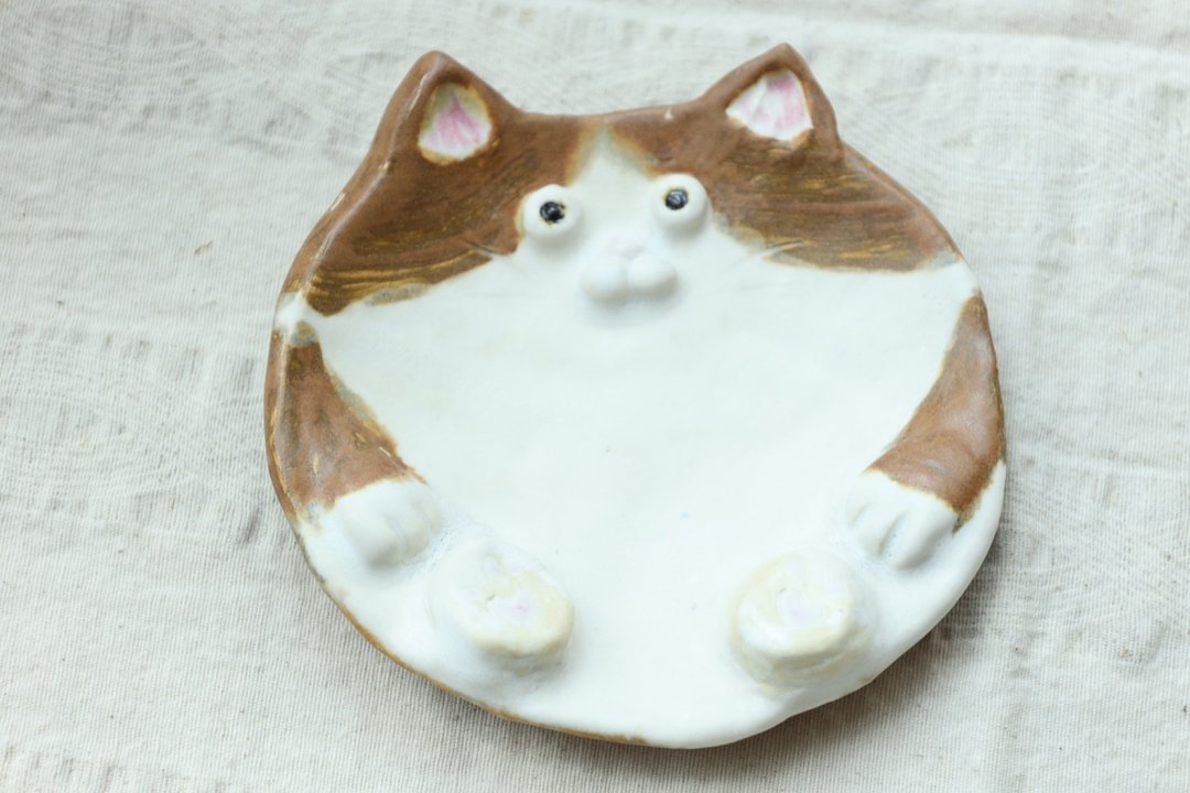 【母亲节礼物】呆呆猫猫立体陶瓷小盘手捏摆饰水晶收纳饰品盘瓷豆 - 摆饰 - 陶 咖啡色