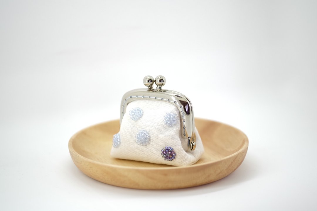 CaCa Crafts | 手工刺绣 超迷你珠绣口金包【白雪】 - 零钱包 - 绣线 