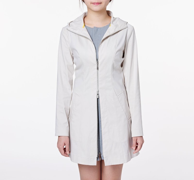 【福利品】柔软的浅卡其  防泼水防风弹性风衣外套女 - 女装休闲/机能外套 - 棉．麻 卡其色