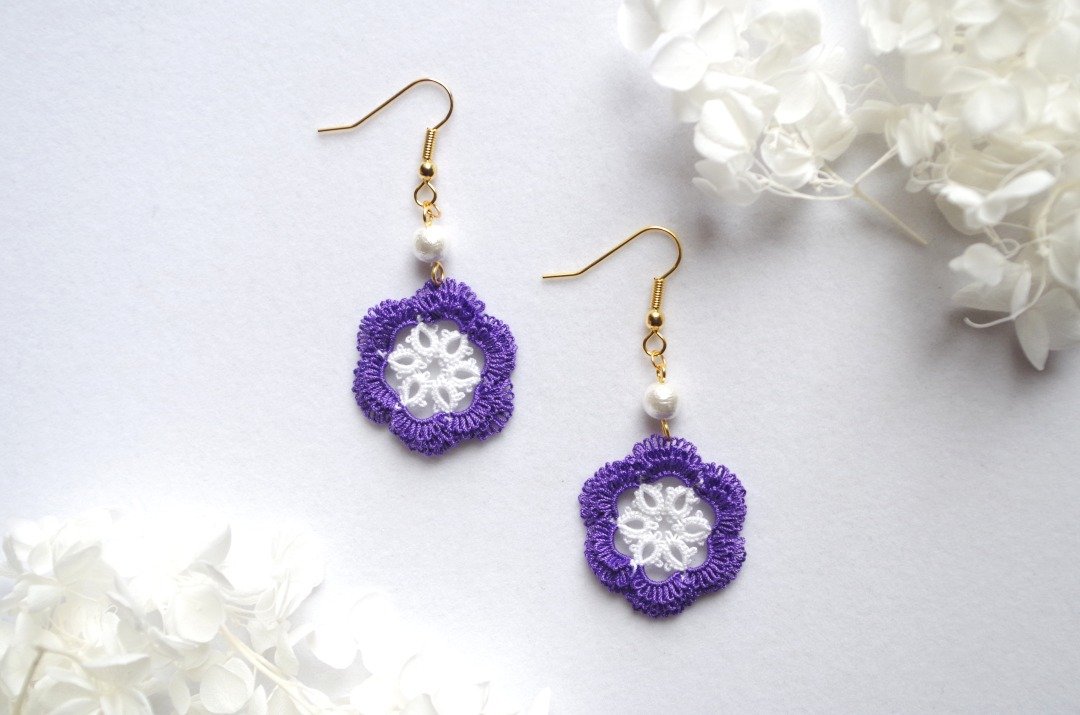 Tatting lace picot flower earrings, bellflower - 耳环/耳夹 - 棉 紫色