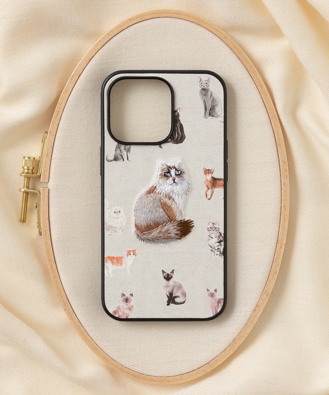 立體刺繡手機殼 iPhone 13 PRO PU合成皮革 猫咪x米白 - 手机壳/手机套 - 聚酯纤维 多色