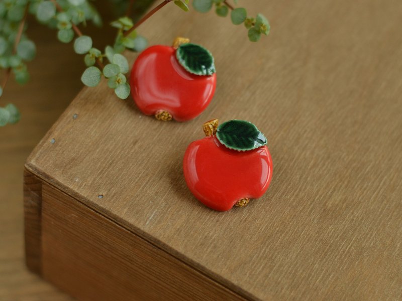 陶瓷苹果胸针 - 徽章/别针 - 陶 红色