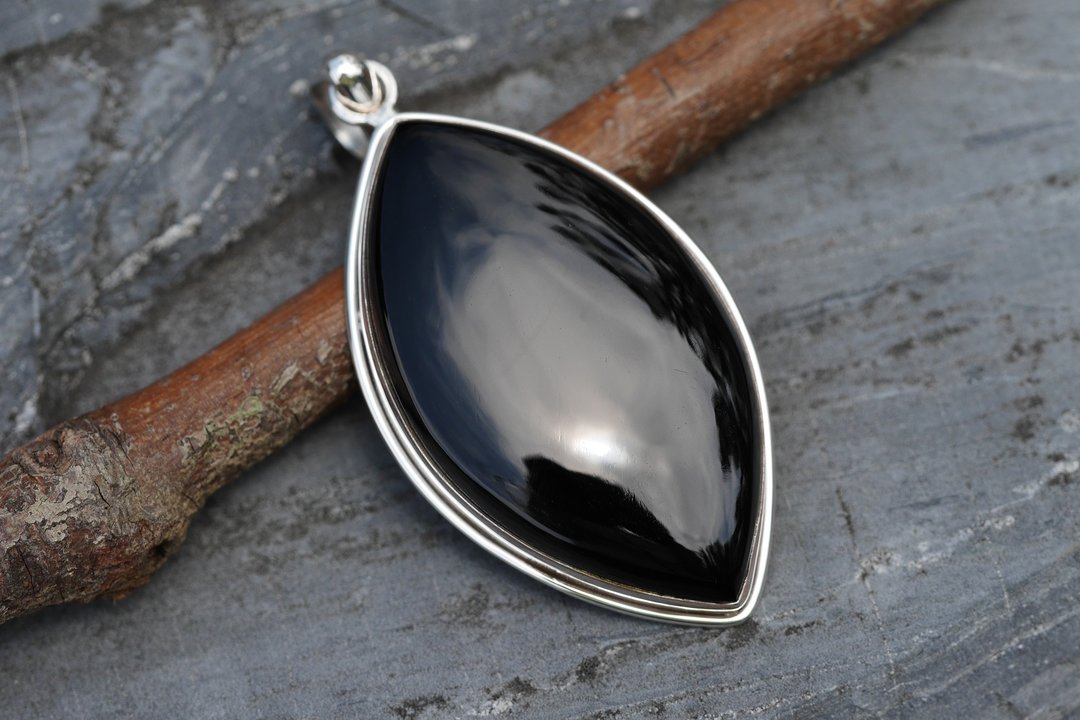 保护。力量之石 - 黑玛瑙吊坠 ∣ Black Onyx (#ONIMU27) - 项链 - 宝石 黑色