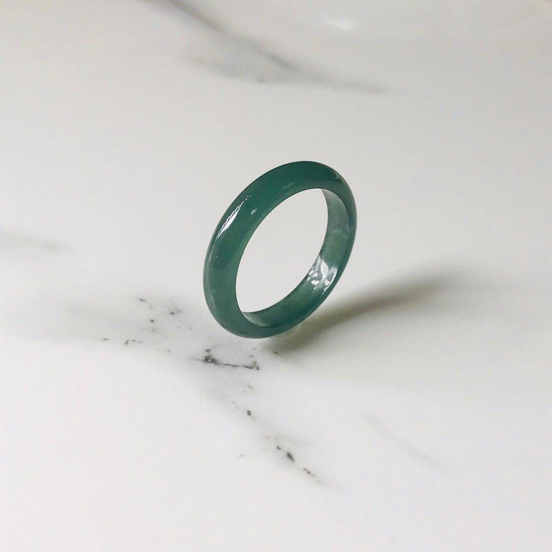 天然翡翠雕刻戒指 孤品 深绿色 13号 危地马拉产 R28-037 - 戒指 - 玉石 绿色