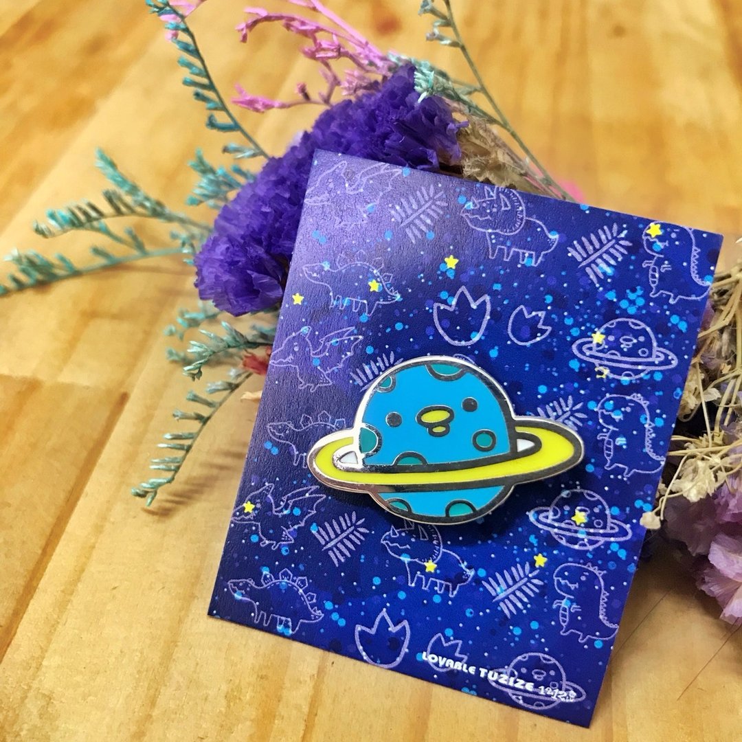 可爱恐龙星球金属胸针- 星球 - 胸针 - 其他金属 黄色