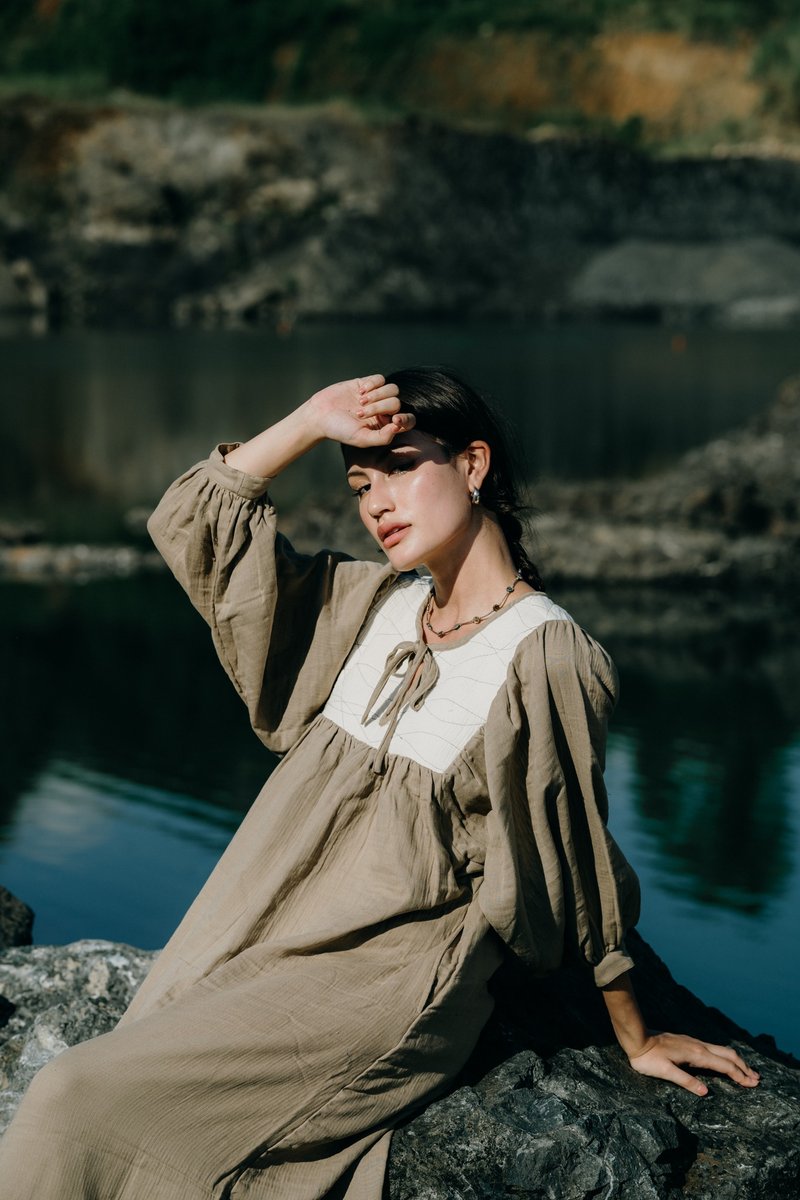 Palit Merlin 洋装 卡其色 - 洋装/连衣裙 - 棉．麻 卡其色