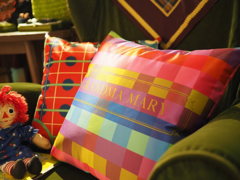 自家制 仿丝抱枕 cushion 咕口臣 Grandma Mary design - 枕头/抱枕 - 其他人造纤维 多色