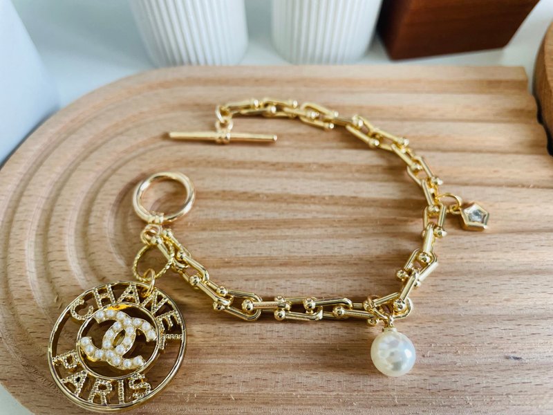 独一无二 - Chanel 香奈儿中古钮扣手工制作而成的14K镀金手链 - 手链/手环 - 其他金属 金色