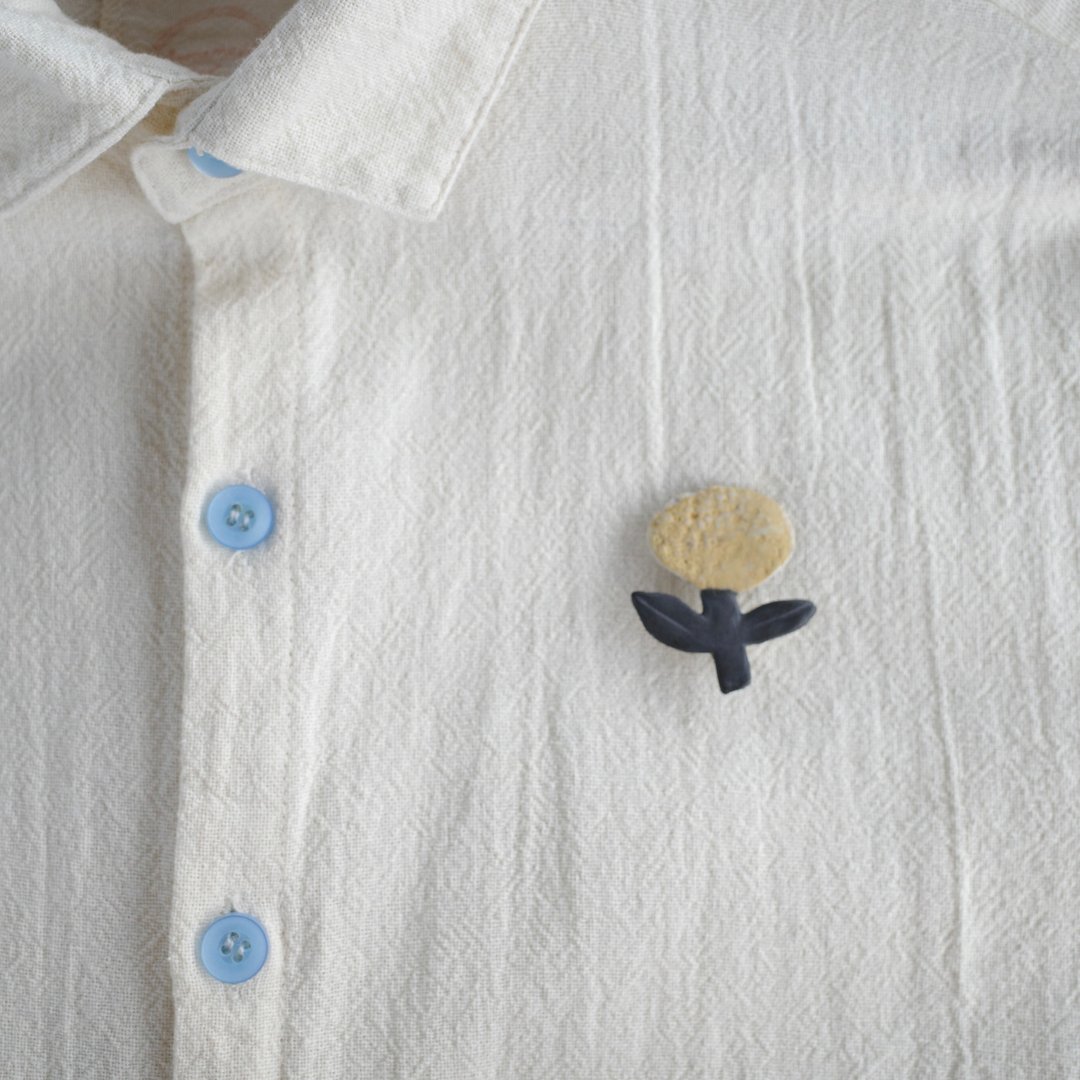 Yellow flower brooch / handmade ceramic - 胸针 - 陶 黄色