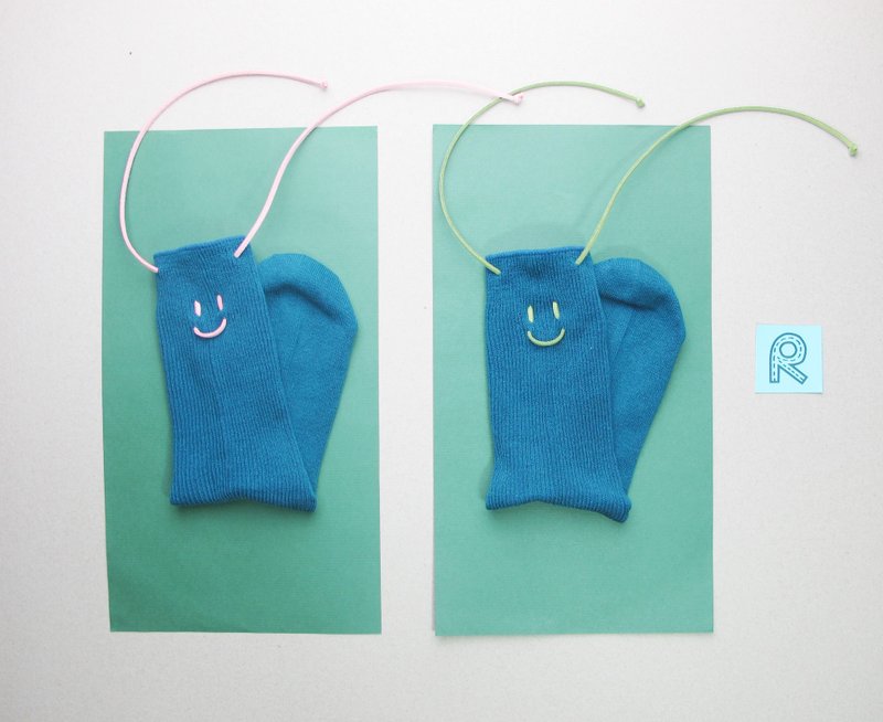 Smile Socks/文青款绑绳中统袜/孔雀蓝/接单订制 - 袜子 - 棉．麻 蓝色