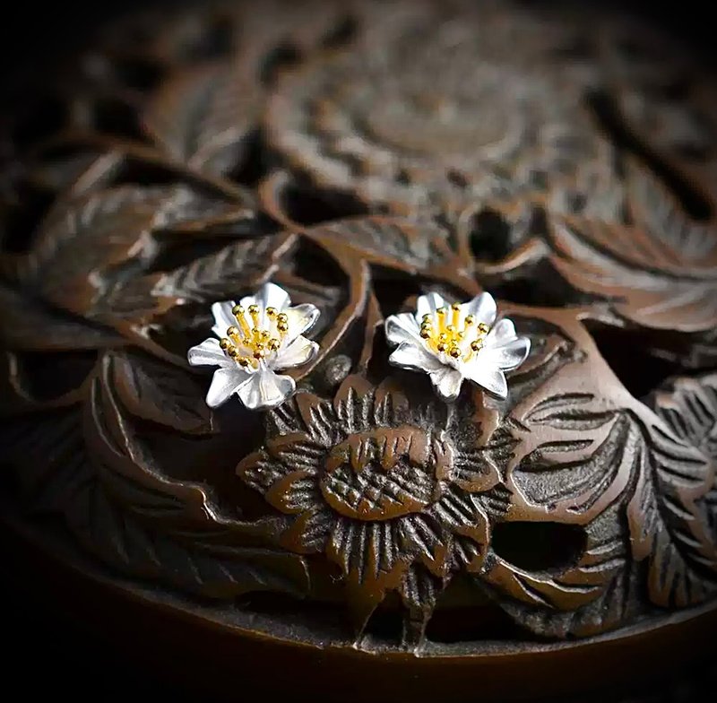 S925纯银立体飘逸设计小雏菊清新优雅耳环耳夹 - 耳环/耳夹 - 纯银 银色