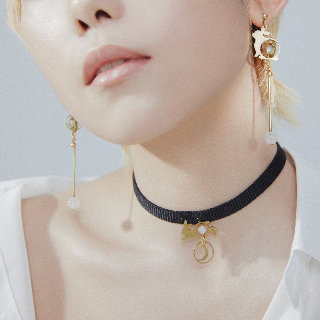 Moon Bunny 玉兔奔月颈链 choker - 项链 - 其他金属 