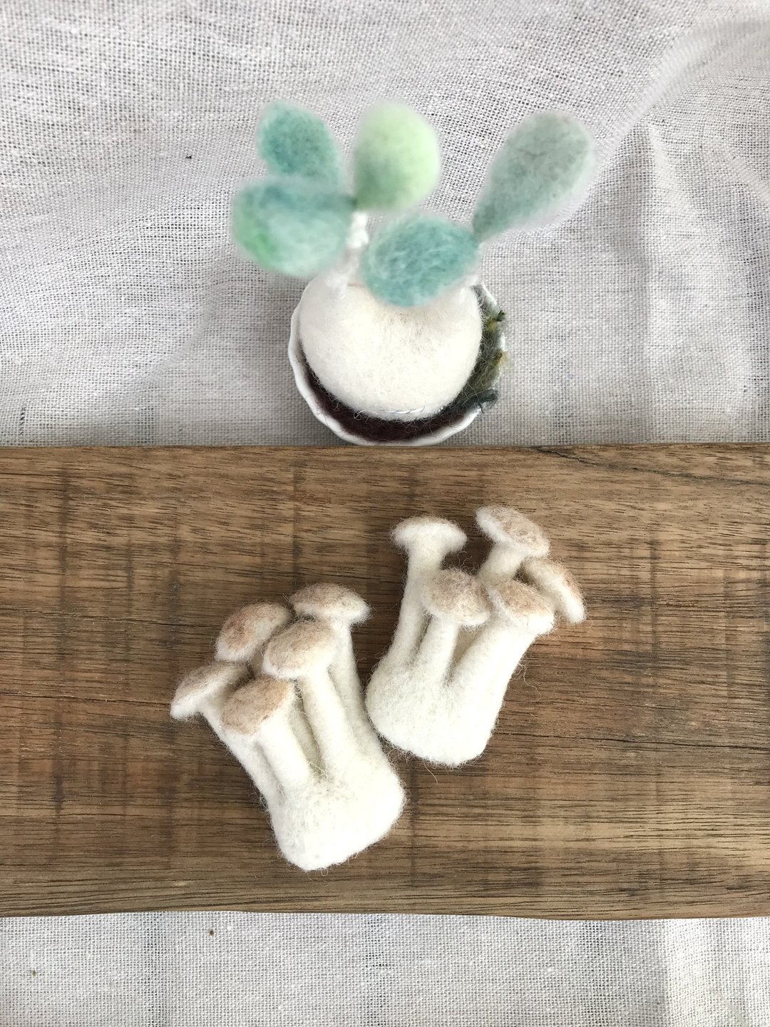 史葳小姐*蔬菜系列别针*鸿喜菇 - 胸针 - 羊毛 卡其色