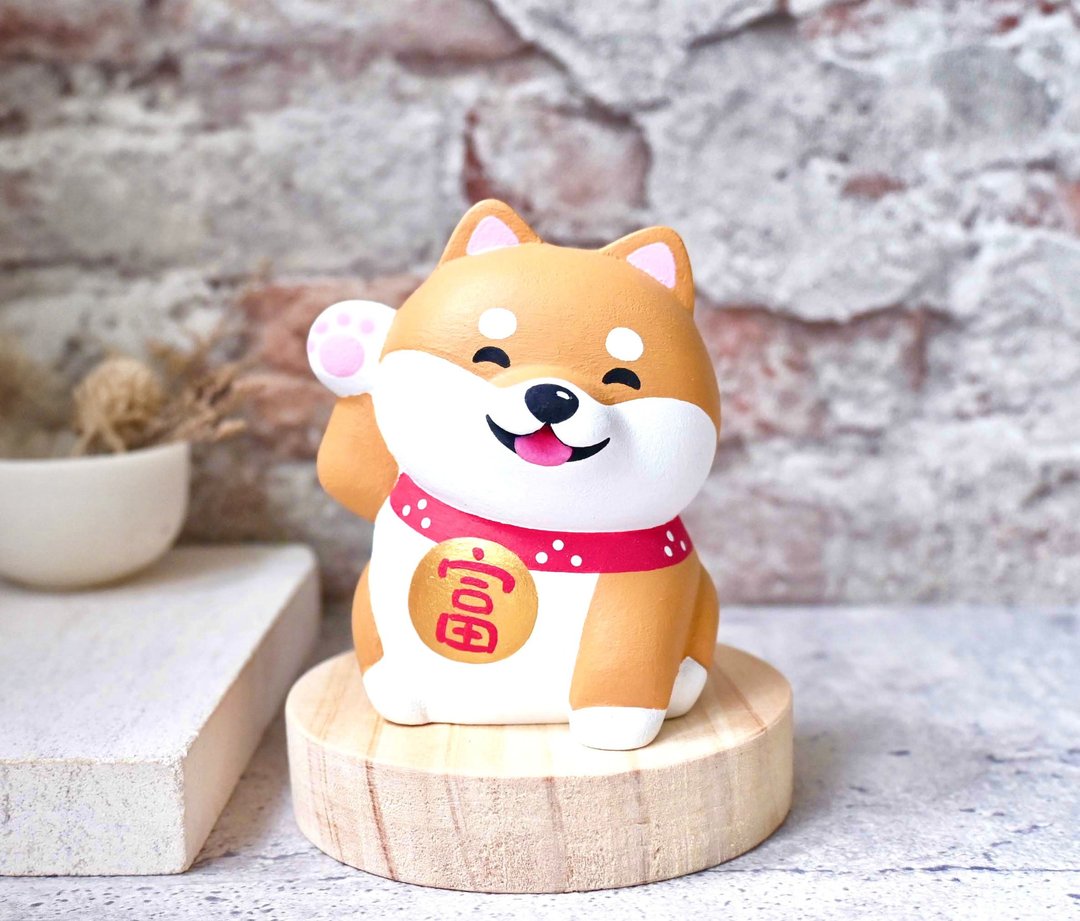狗来富 招财柴犬名片架 深色 手工雕刻疗愈摆饰小木雕摆饰 - 玩偶/公仔 - 木头 咖啡色