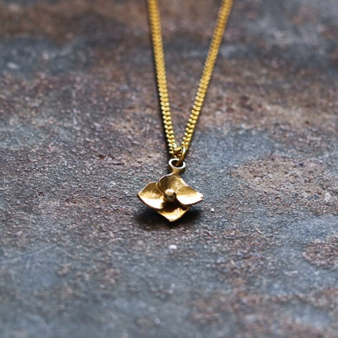Small Hydrangea Hana Necklace N525 - 项链 - 其他金属 金色