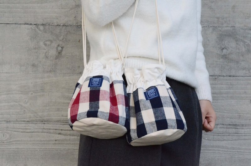 ::浏海树:: 侧背水桶包＿日系棉麻格子 (东京限量款/现货供应中) - 侧背包/斜挎包 - 其他材质 蓝色