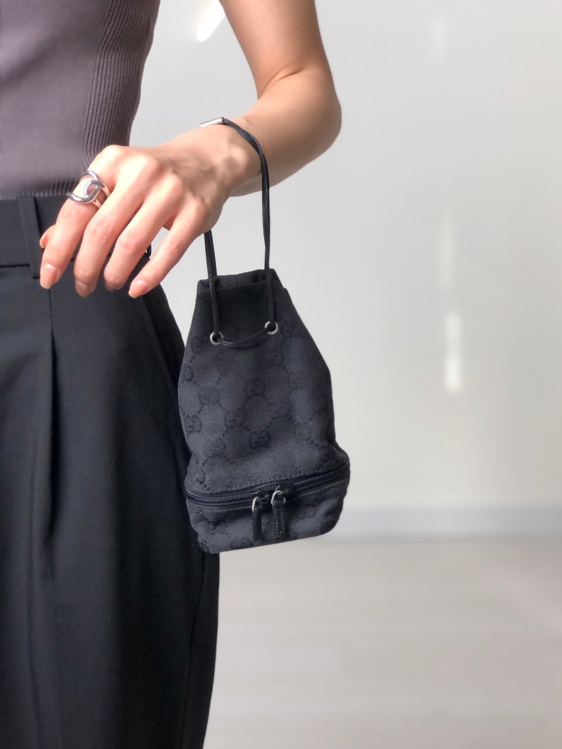 【 日本直送 名牌中古包 】GUCCI 古驰 GG 手提包 黑色 帆布 迷你束口袋 vintage 古董 老品 yxamig - 手提包/手提袋 - 棉．麻 黑色