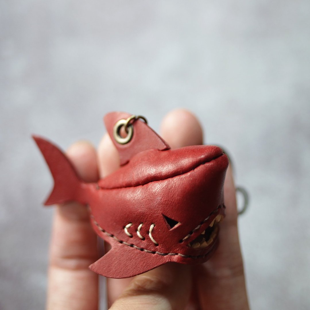 纯手工制 迷你 红色 鲨鱼 钥匙圈 shark Key holder - 钥匙链/钥匙包 - 真皮 红色