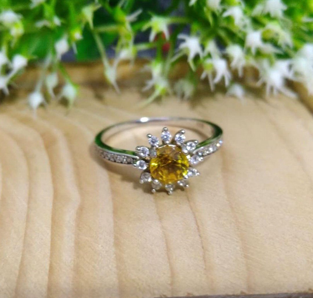 6.5 mm. Natural yellow sapphier ring silver sterling size 7.0 free resize - 戒指 - 纯银 黄色