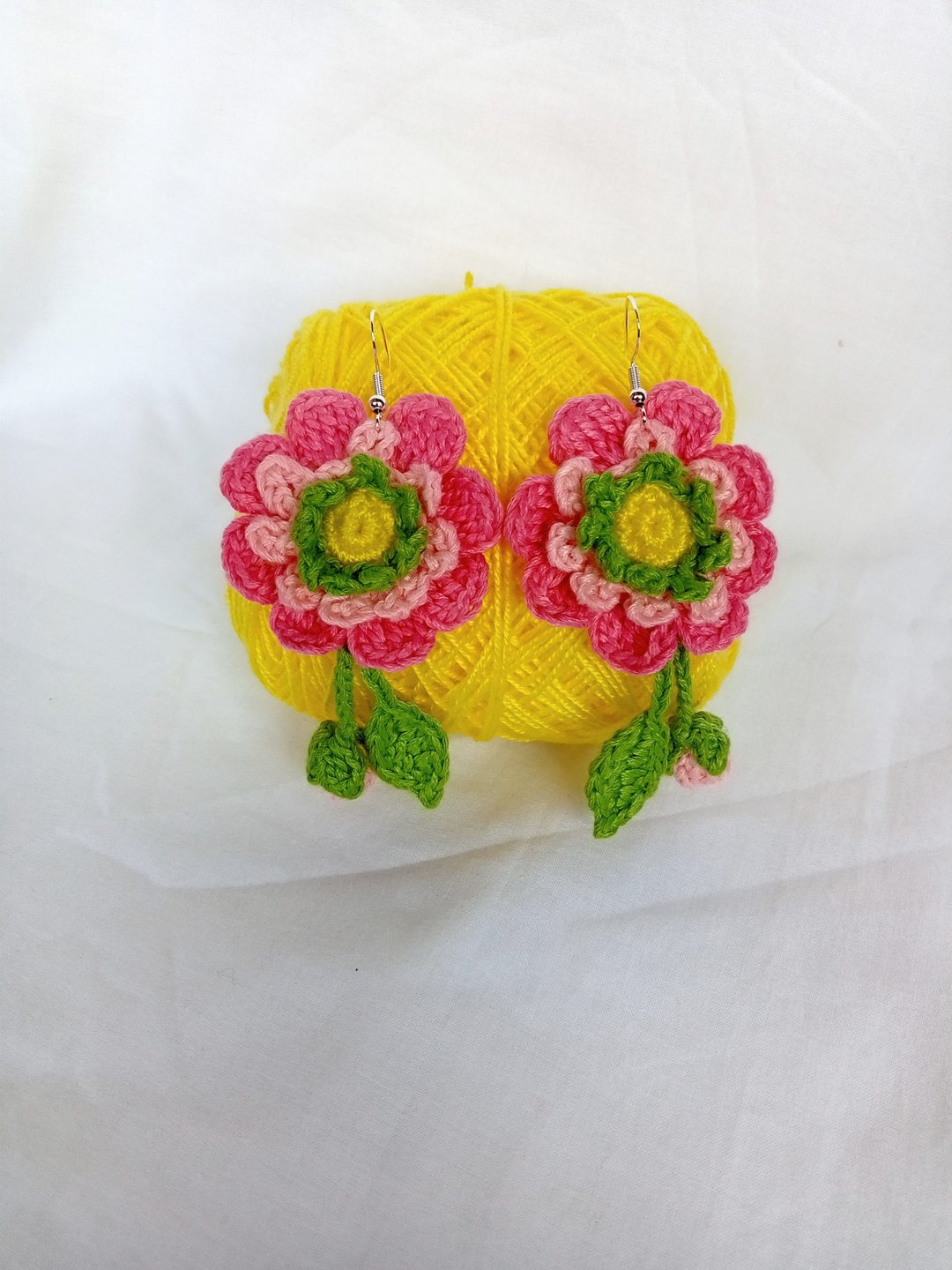 Crochet Flower Earrings handmade gifts for her - 耳环/耳夹 - 压克力 粉红色