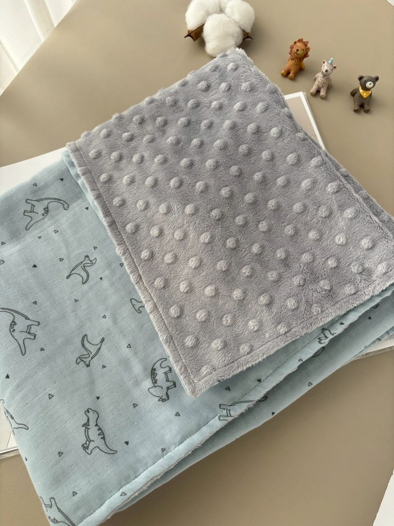 莫兰迪蓝小恐龙  宝宝豆豆绒毯 婴儿手作 新生儿礼 - 围嘴/口水巾 - 棉．麻 蓝色