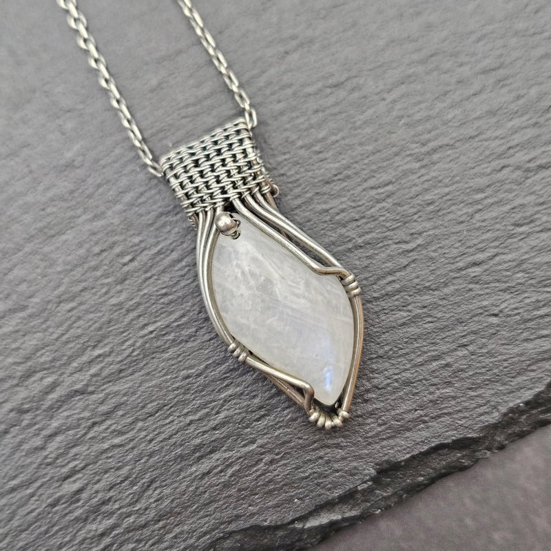 蛋白石 造旧银线吊坠 金属绕线 - 项链 - 纯银 白色