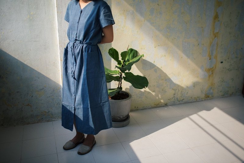 Summer V Dress Hand Woven Cotton - 洋装/连衣裙 - 棉．麻 蓝色