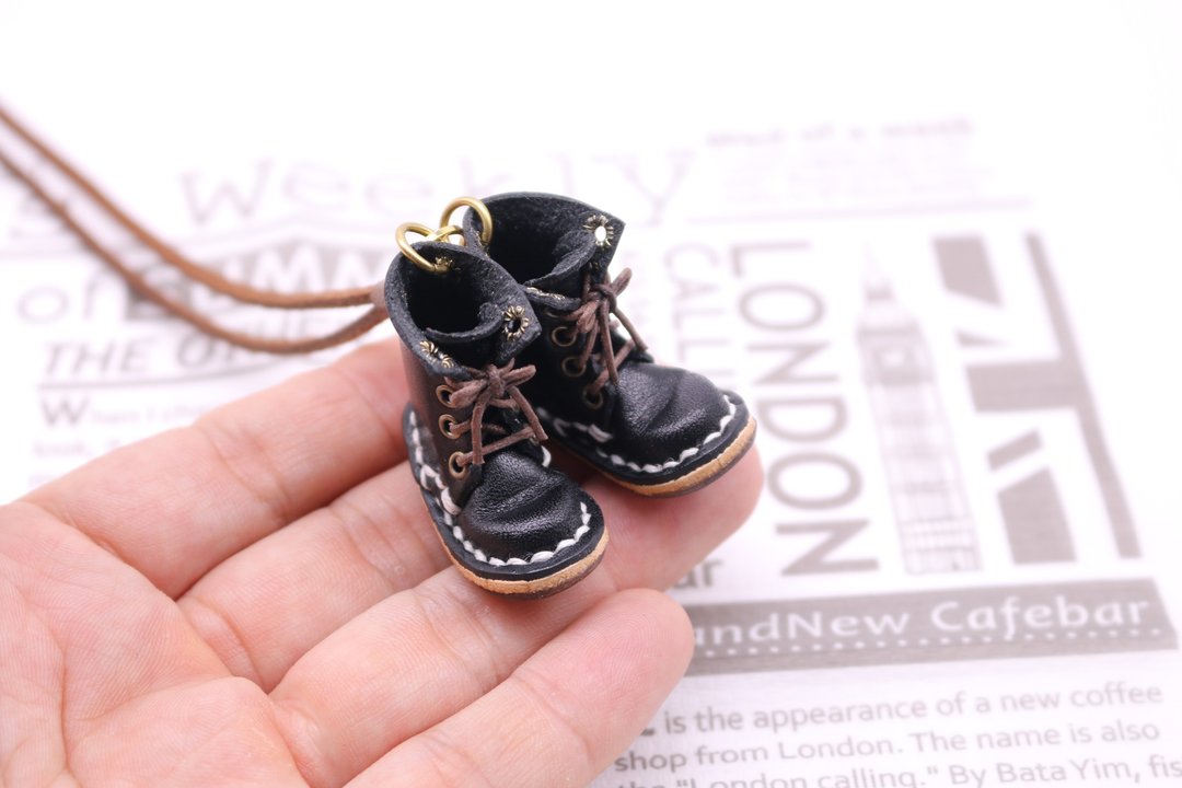 Small leather boots necklace ｜ Black - 项链 - 真皮 黑色