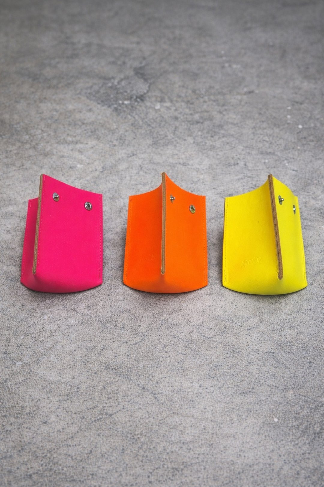 neon attach holder (CJ26005) Official Store Exclusive - 收纳用品 - 真皮 多色