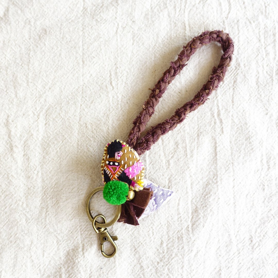 DUNIA handmade /农家乐 钥匙圈/ Hmong embroidered key chain - 妇女 - 钥匙链/钥匙包 - 棉 咖啡色