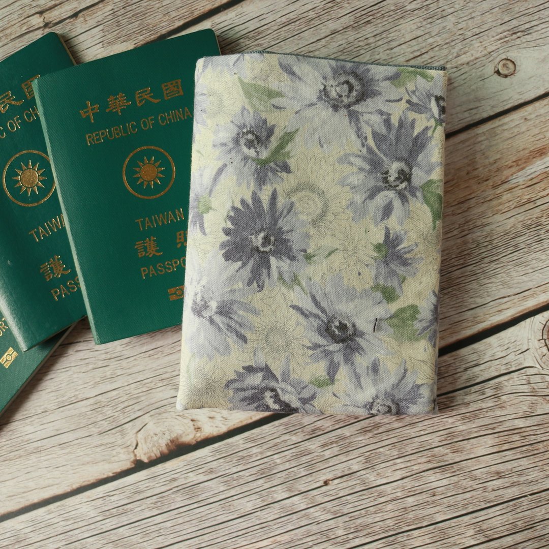 【紫色花朵】护照套 护照夹 护照包 - 护照夹/护照套 - 棉 蓝色