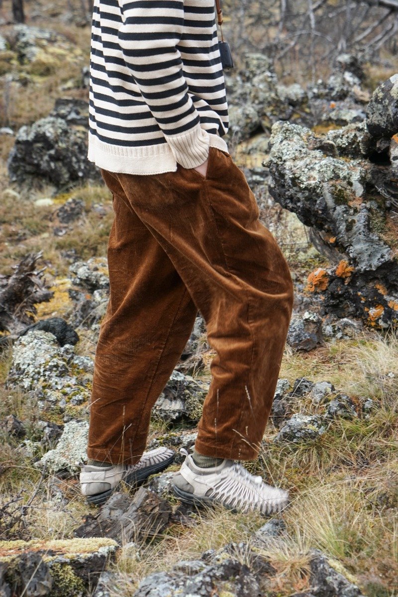 PANTS 日系休閒燈芯絨褲 雙褶寬鬆設計 冬季復古單品 Corduroy - 男士长裤 - 棉．麻 咖啡色