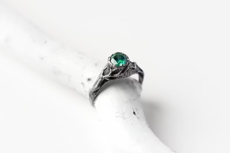 Tree Ring with Emerald Green Cubic Zirconia - 戒指 - 纯银 