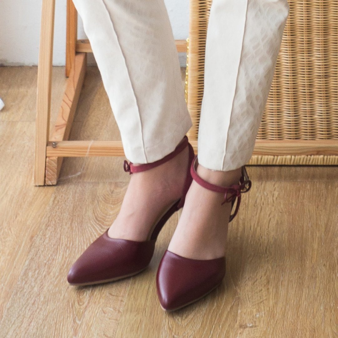 Leather Heel Pointed Stilettos Removable Bow Rubber sole - 女款休闲鞋 - 真皮 红色