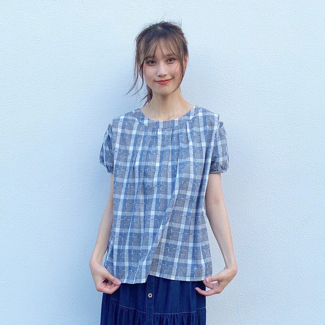 Hana Mokuba 圆领格纹肩膀开口上衣 - 女装上衣 - 其他材质 