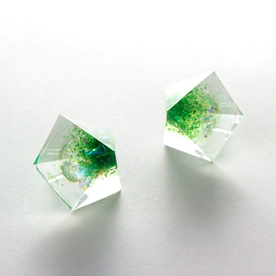 Pentagon earrings (Biei Fuji) - 耳环/耳夹 - 其他材质 绿色