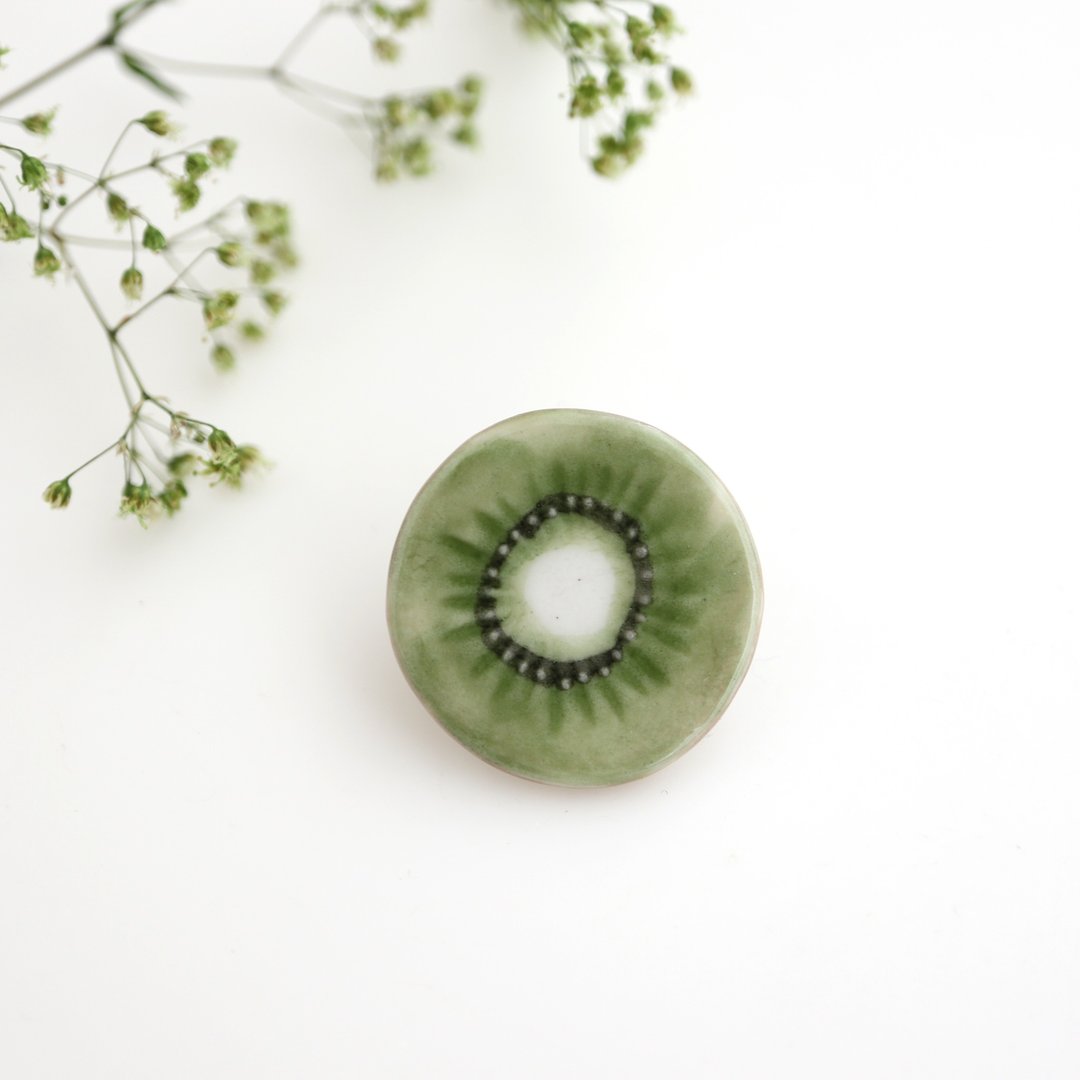Kiwi pin brooch - 胸针 - 瓷 绿色
