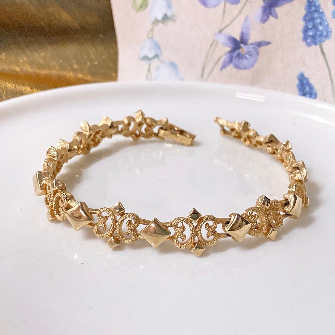 【西洋古董饰品】表扣式 花雕蝴蝶感花纹 菱形方块 亮雾手链手环 - 手链/手环 - 贵金属 金色