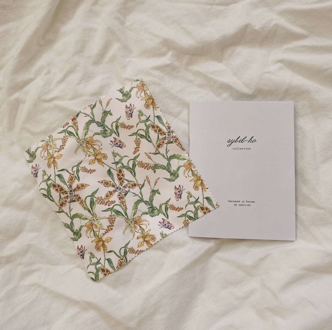sybil-ho 暖冬兰与蝴蝶 17X17cm 拭镜布 - 眼镜盒/眼镜布 - 其他人造纤维 橘色