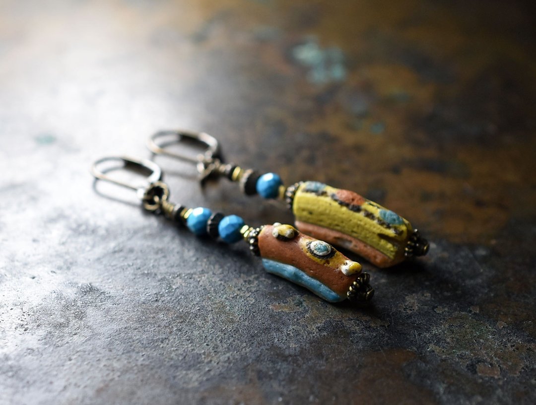 Mosaic pattern Roman glass, vivid turquoise, ansymmetry earrings of abacus brass beads - 耳环/耳夹 - 玻璃 黄色