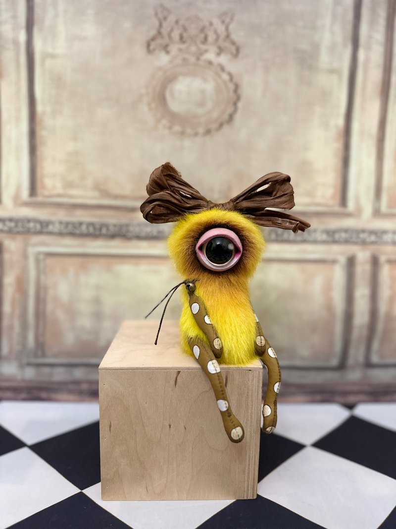 黄色独一无二的作者款独眼巨人玩偶，配有大眼睛和翅膀 - 玩偶/公仔 - 其他材质 黄色
