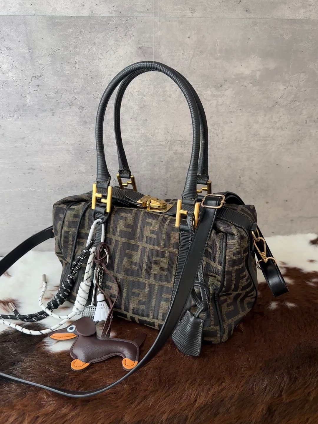 中古包 FENDI 芬迪 老花饭盒手提肩背包 - 手提包/手提袋 - 其他材质 卡其色