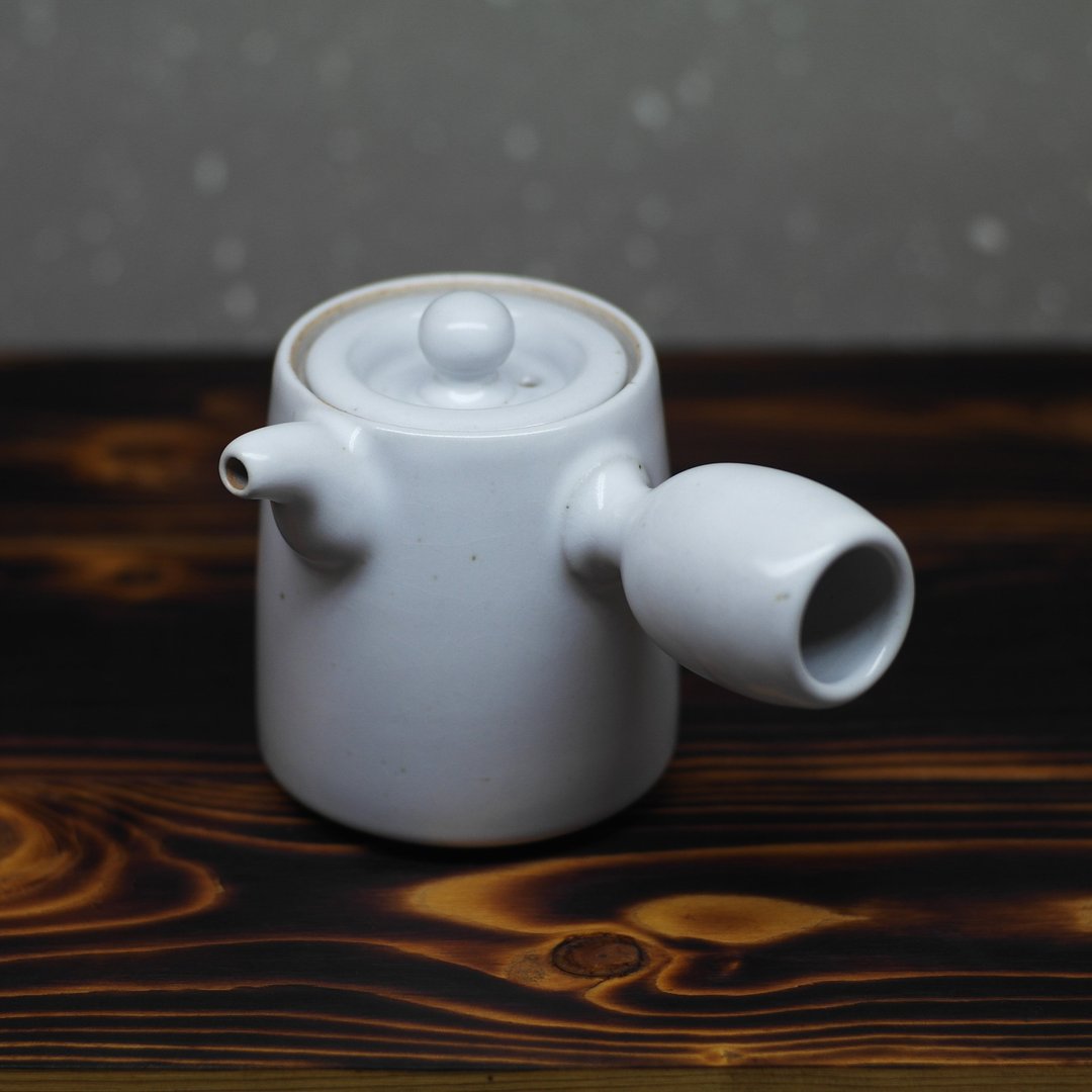 润白釉弯嘴桶身侧把茶壶【二】 手作陶艺 茶道具 - 茶具/茶杯 - 陶 白色