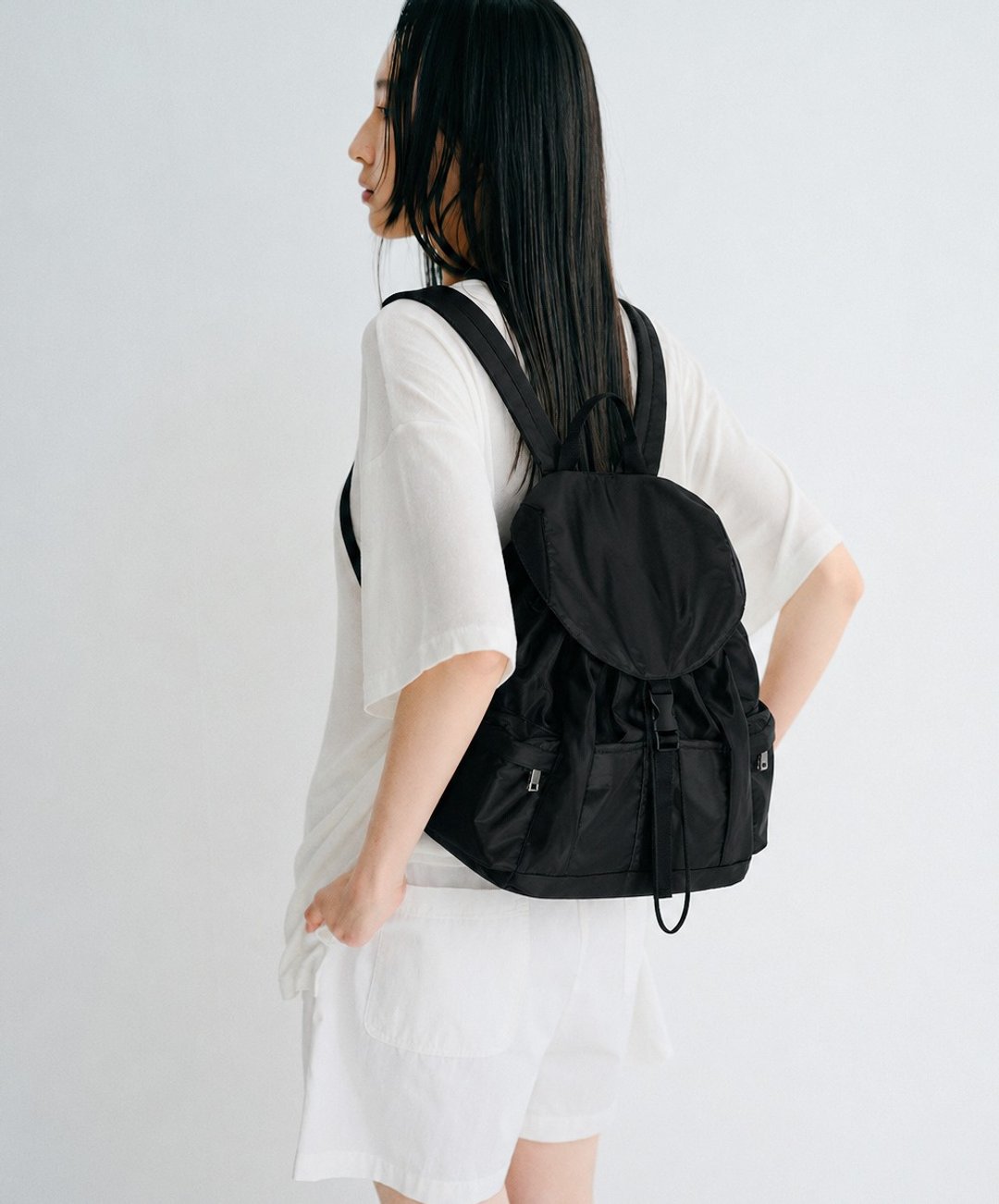 supportingrole 极简黑复古户外感轻盈日常城市旅行感后背包 - 后背包/双肩包 - 尼龙 黑色