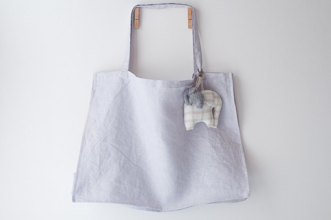 LINEN Tote in Taro and LINEN Elephant KeyCharm - 侧背包/斜挎包 - 棉 