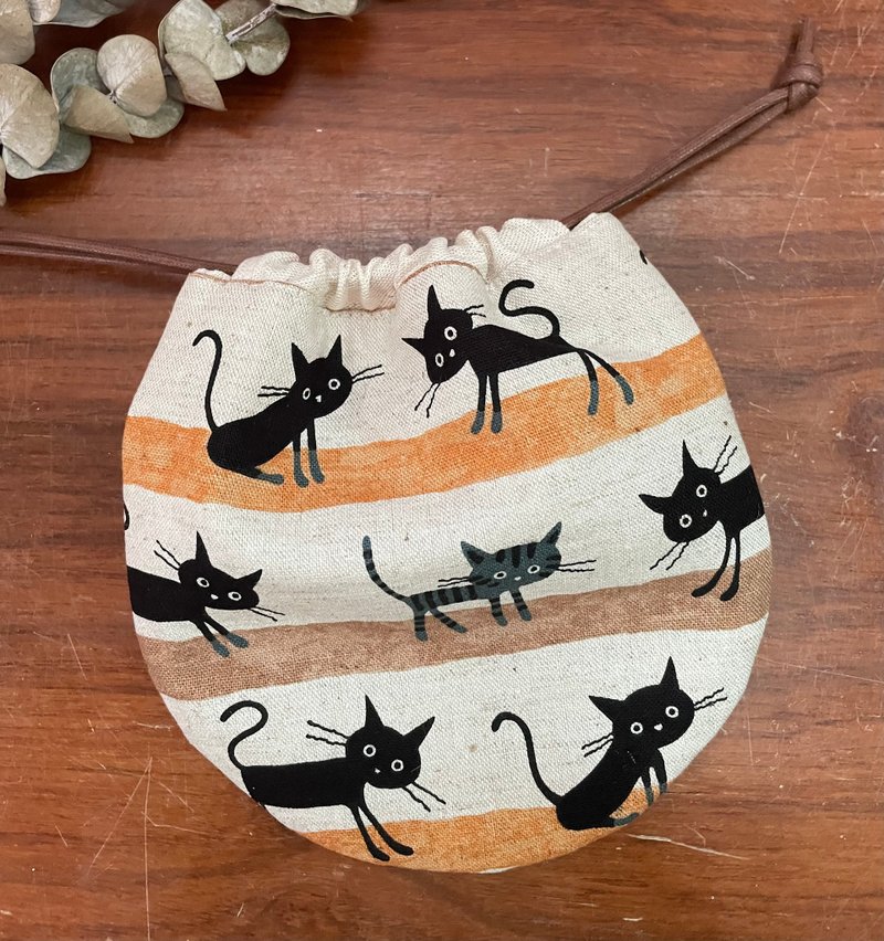 猫咪棉麻圆形束口袋 - 化妆包/杂物包 - 棉．麻 黑色
