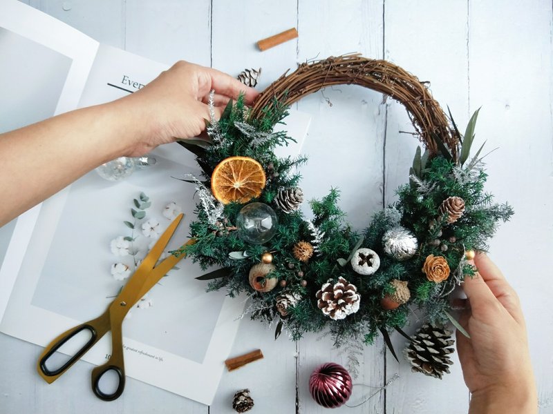 半圈式永生圣诞花圈 赠LED灯串 - 干燥花/捧花 - 植物．花 绿色